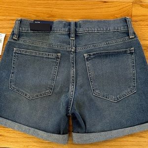 *BRAND NEW* unworn GAP Jean shorts. Size 0/25.